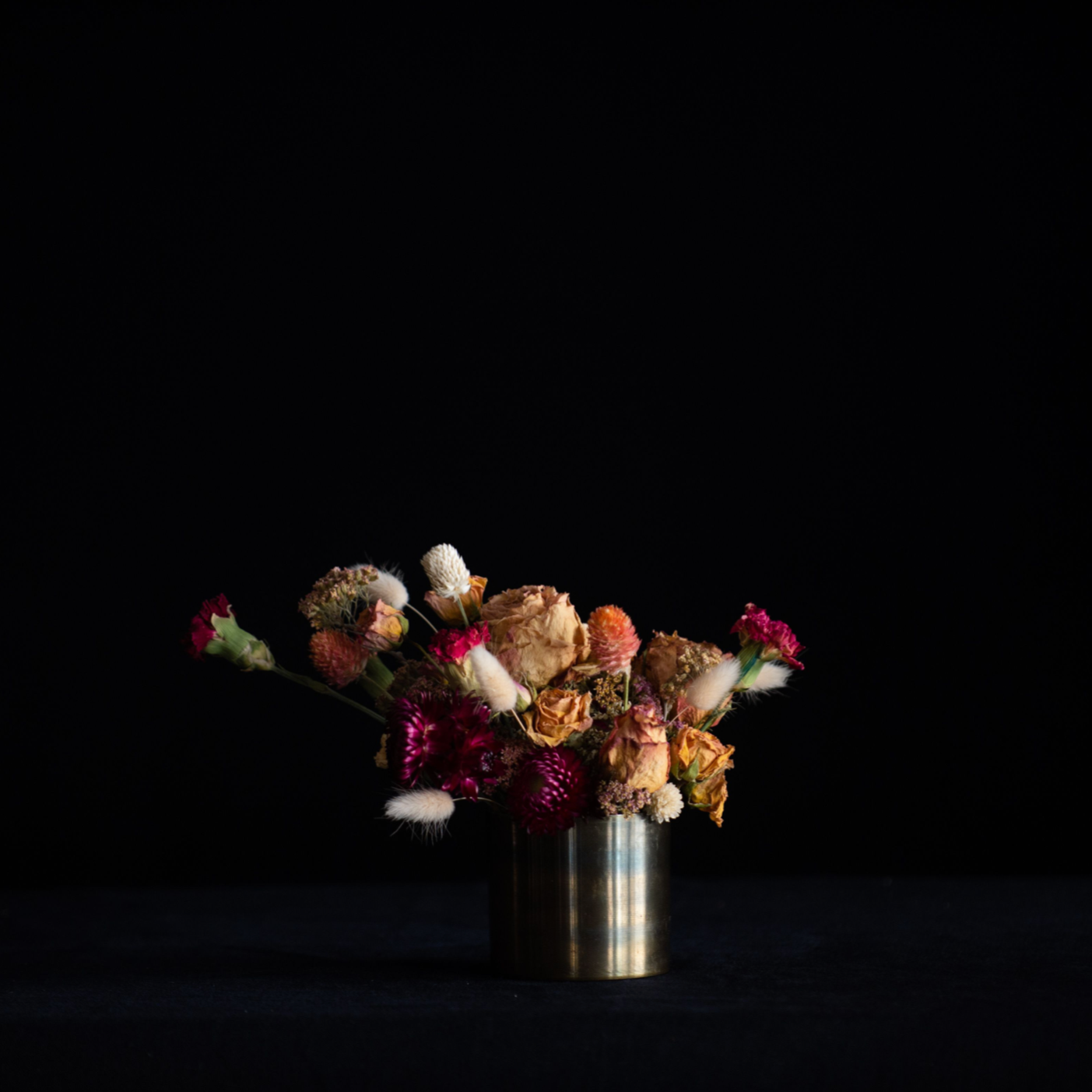 The perfect desk or bedside floral arrangement made of preserved and dried stems. Colors to reflect seasonality. 